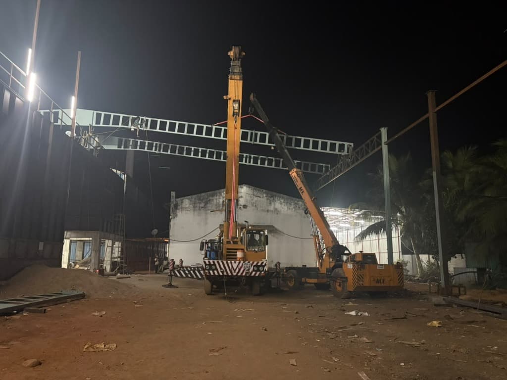 24/7 Nighttime Crane Erection